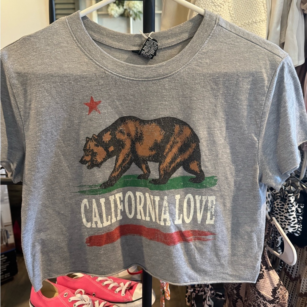 California love grey cropped tee